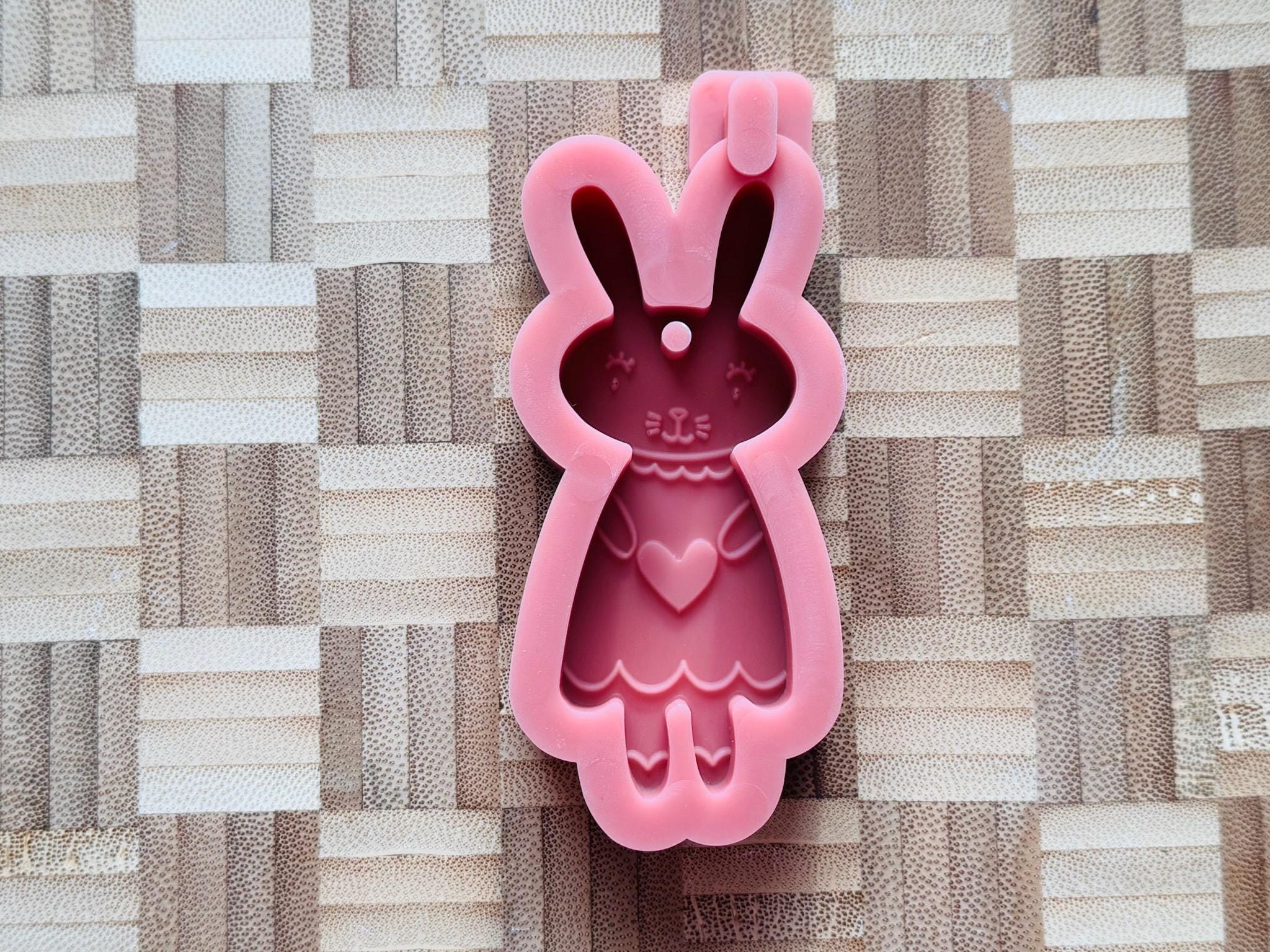 Silikon - Gießform - niedlicher Osteraufhänger - Hase mit Herz -