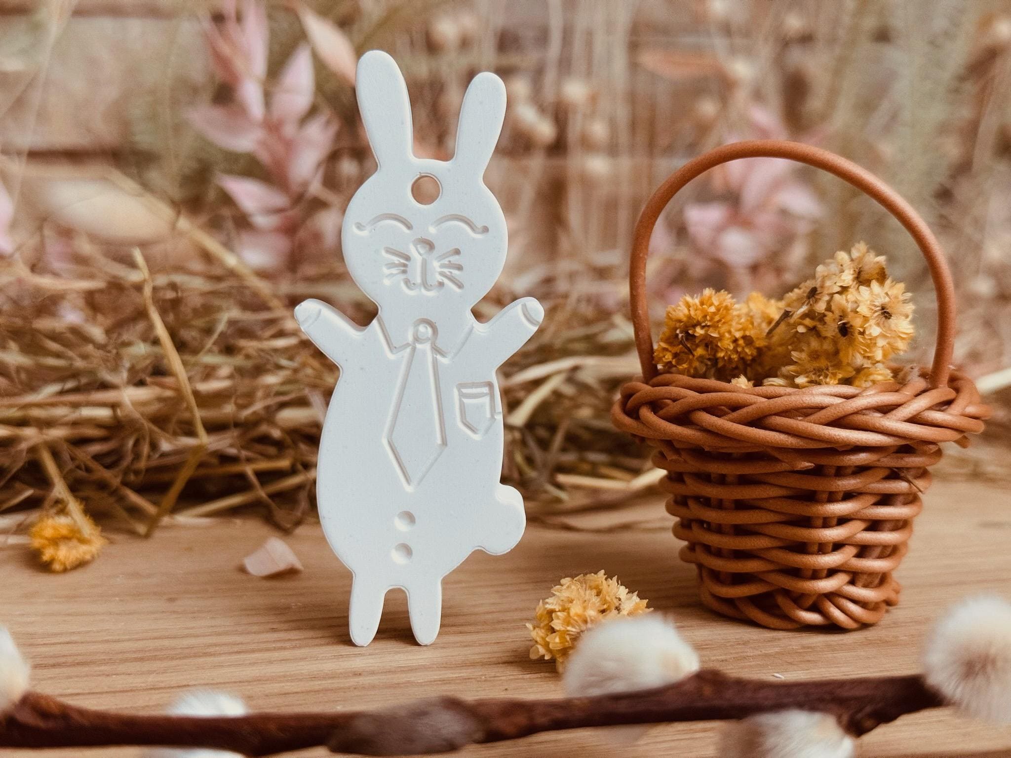 Silikon - Gießform - niedlicher Osteraufhänger - Hase mit Krawatte -