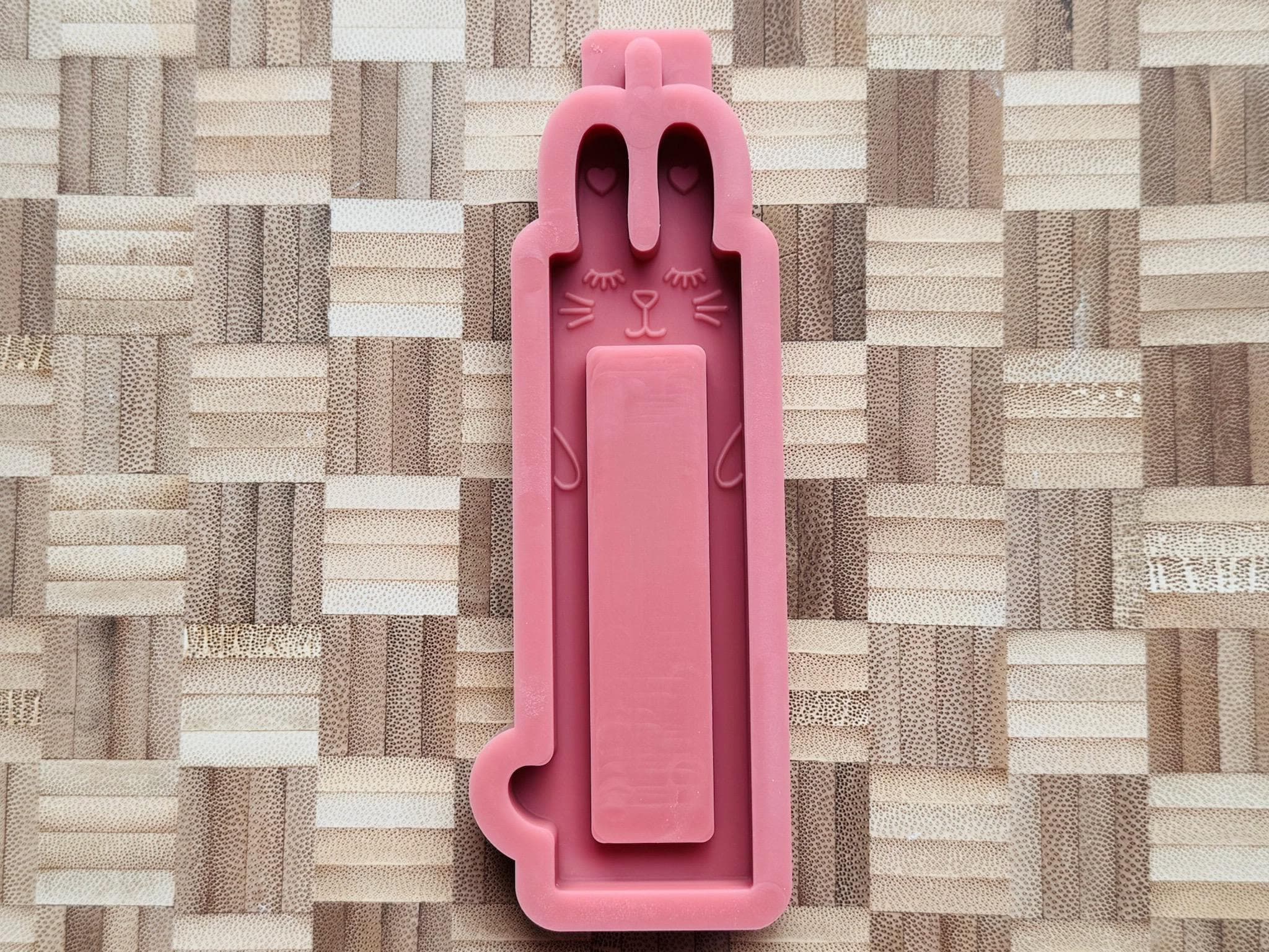 Silikon - Gießform - Hase mit Herzen als Schokoladenriegelhalter -