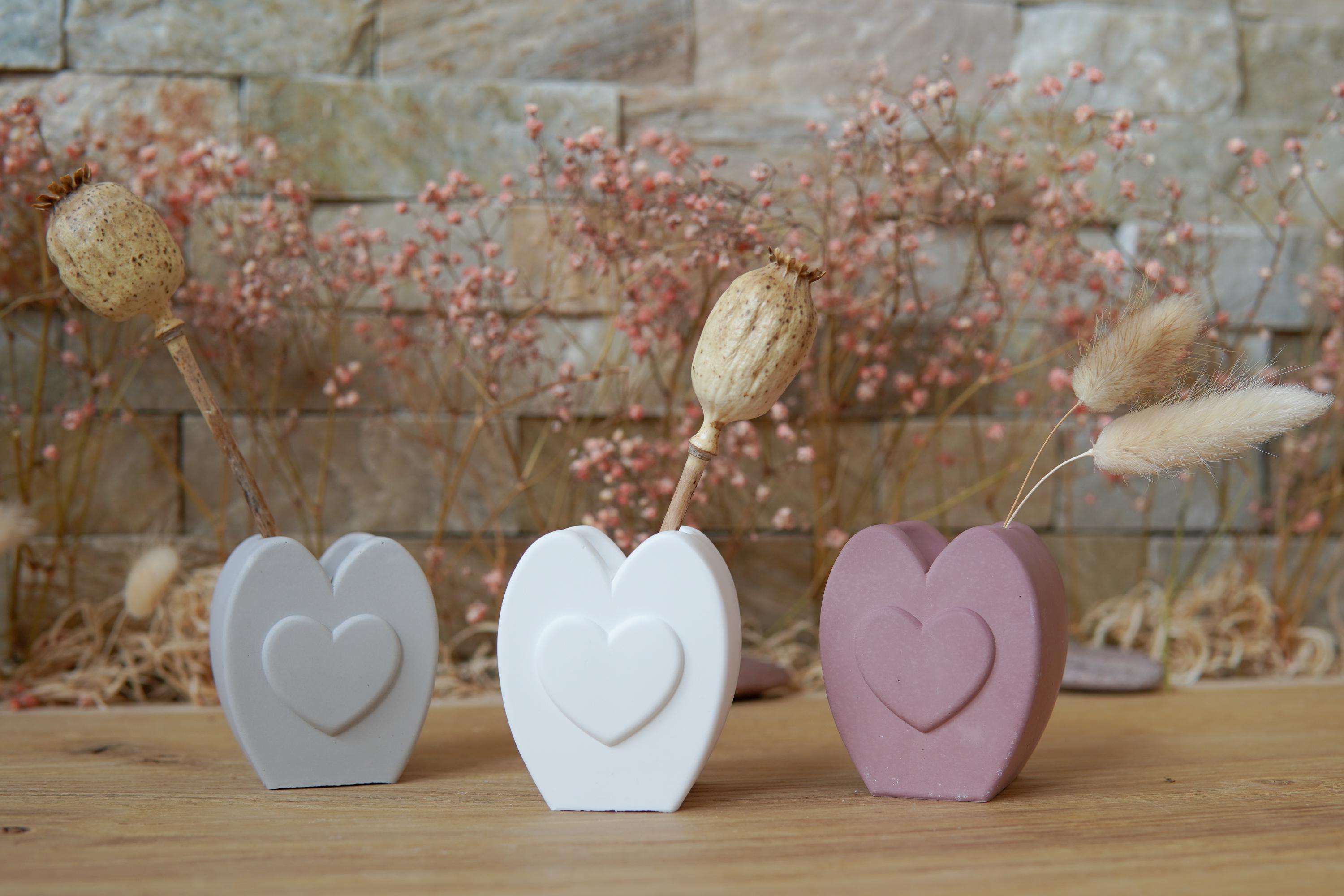 Silikongießform - Herzsockel-Vase / Stabkerzenhalter -