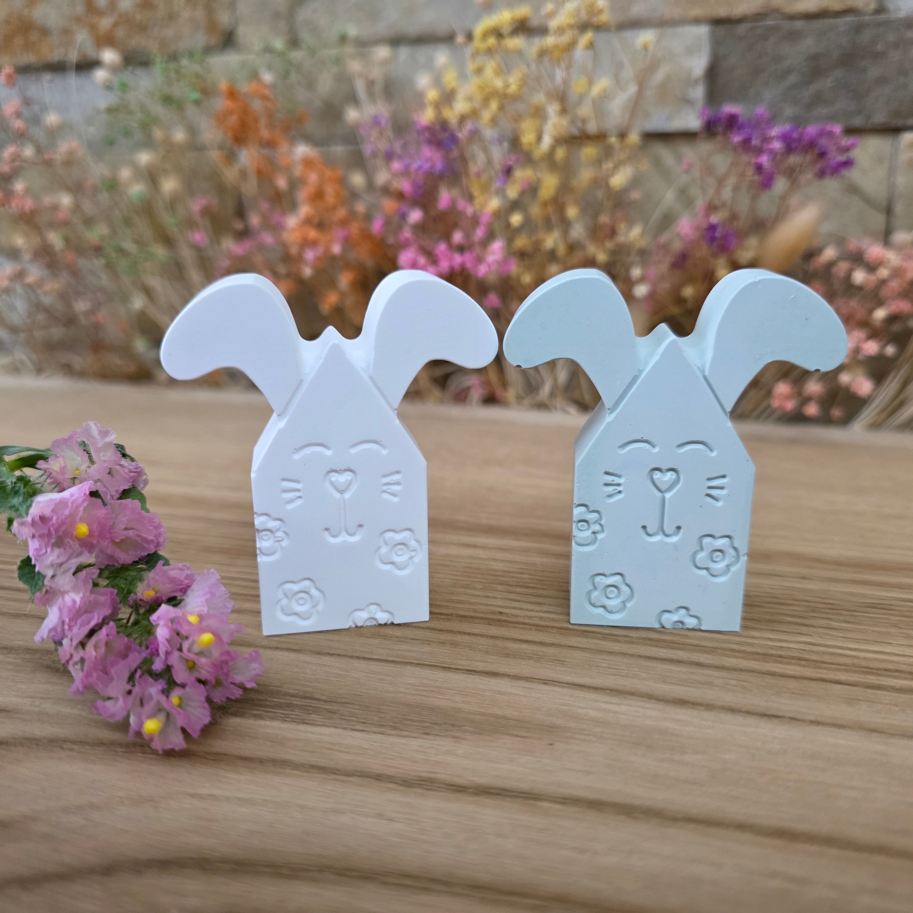 Silikon – Gießform – Hasenhaus Blütenfreude – mit Ohren & Blumen-Gravur