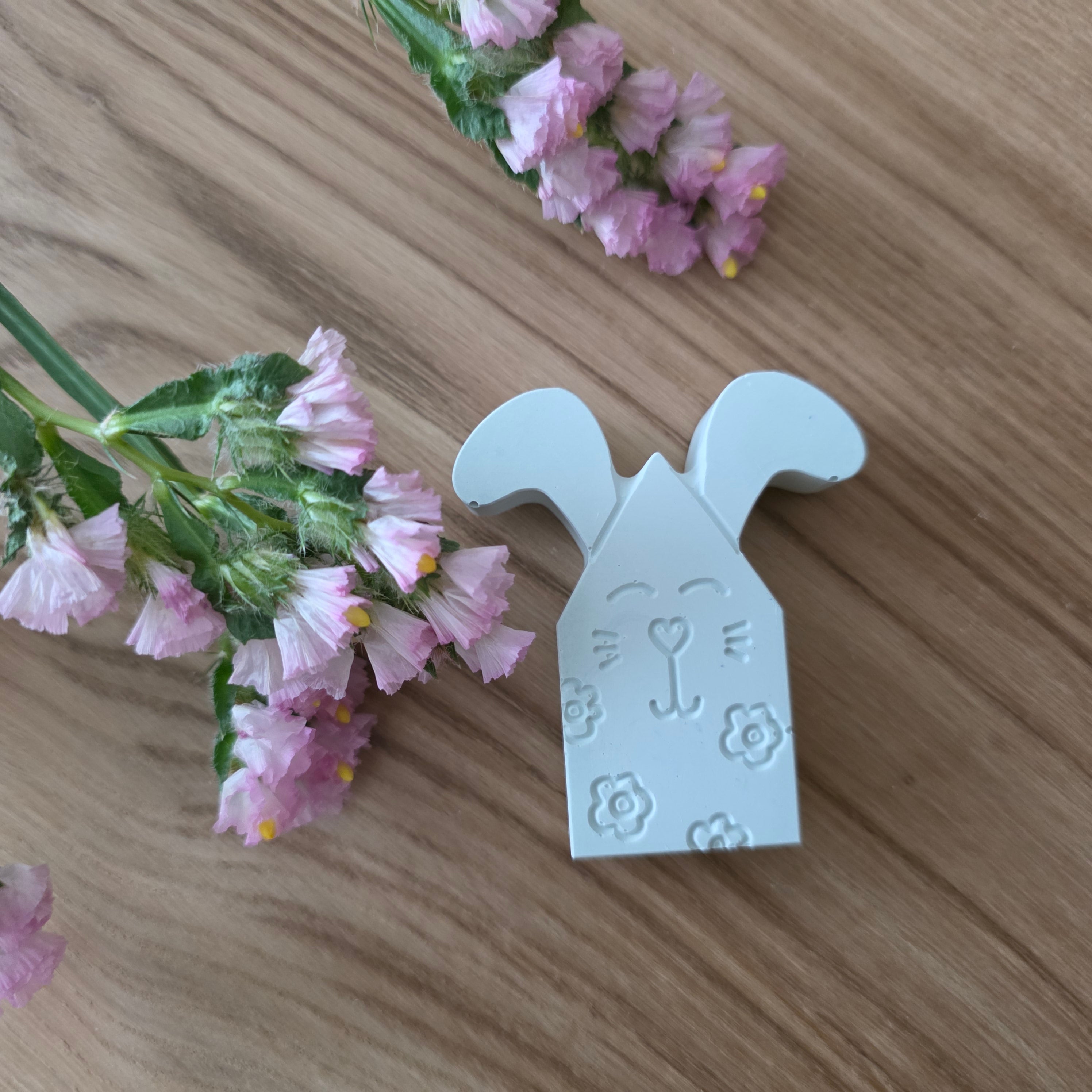 Silikon – Gießform – Hasenhaus Blütenfreude – mit Ohren & Blumen-Gravur
