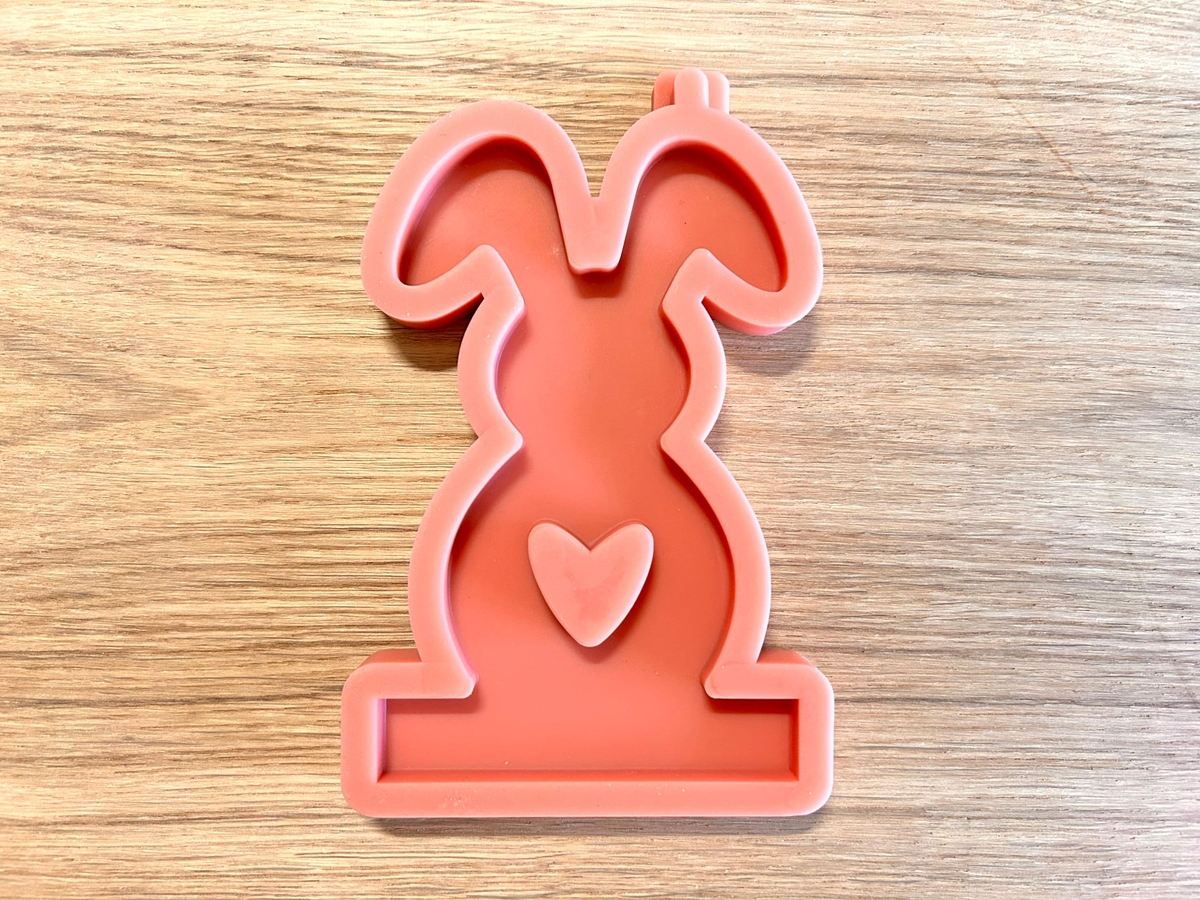 Silikon Gießform Hase mit Herz und abgeknickten Ohren 3 Einschieber für unseren Teelichthalter – Kerzenhalter – Ansicht 5